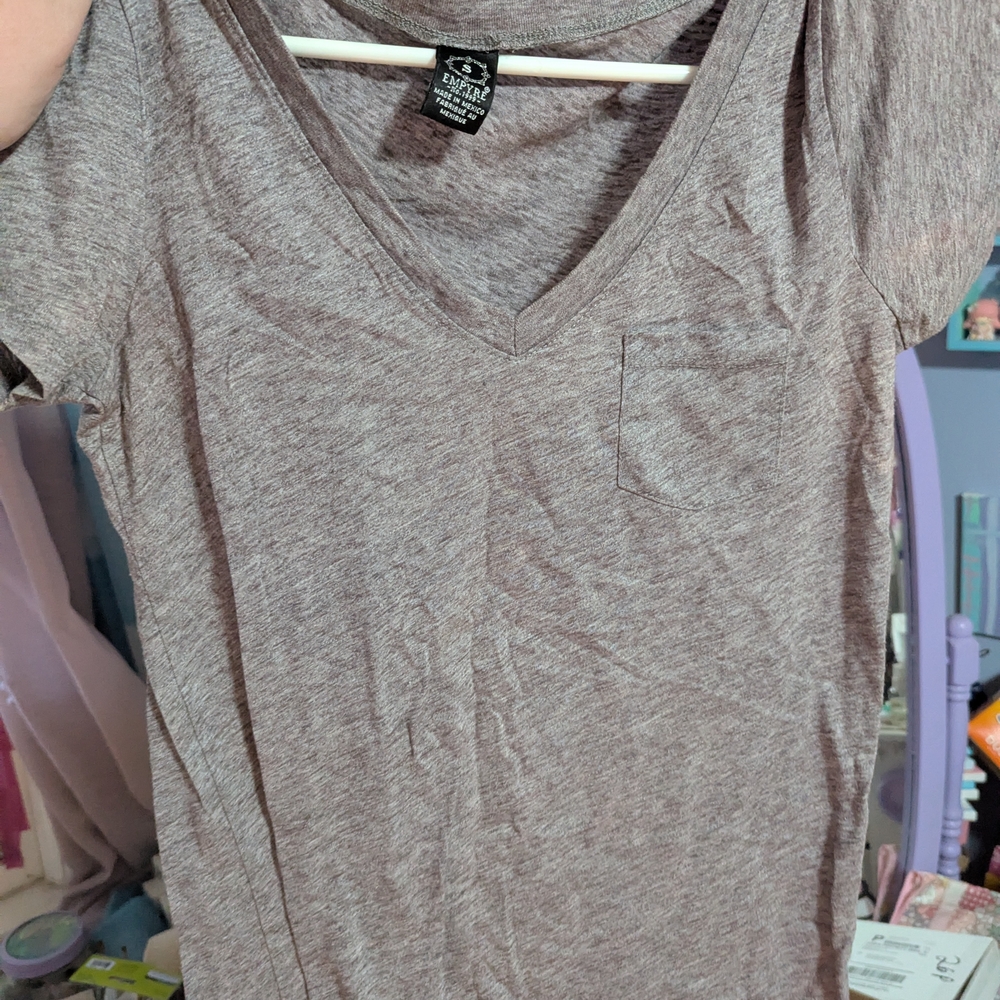 T Shirt Bundle 4 Shirts. V-Neck Short Sleeve Tee - Picture 3 of 8